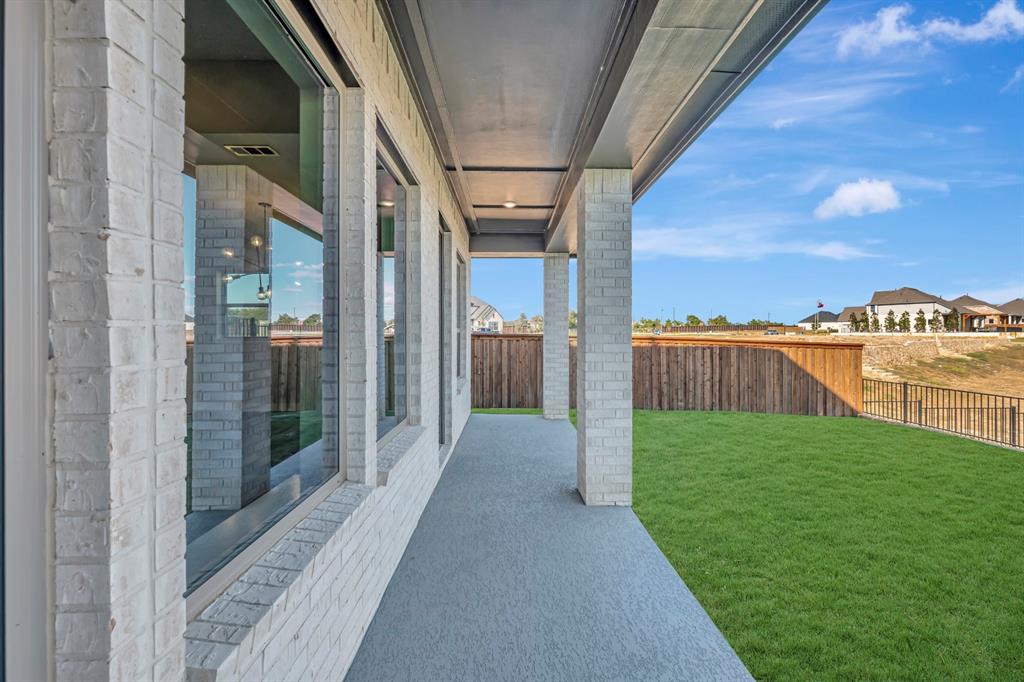 2258 Village Trail Property Photo 2