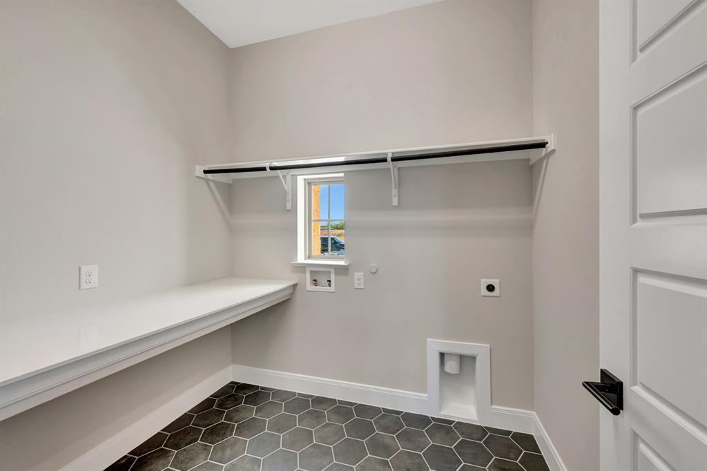 2258 Village Trail Property Photo 16