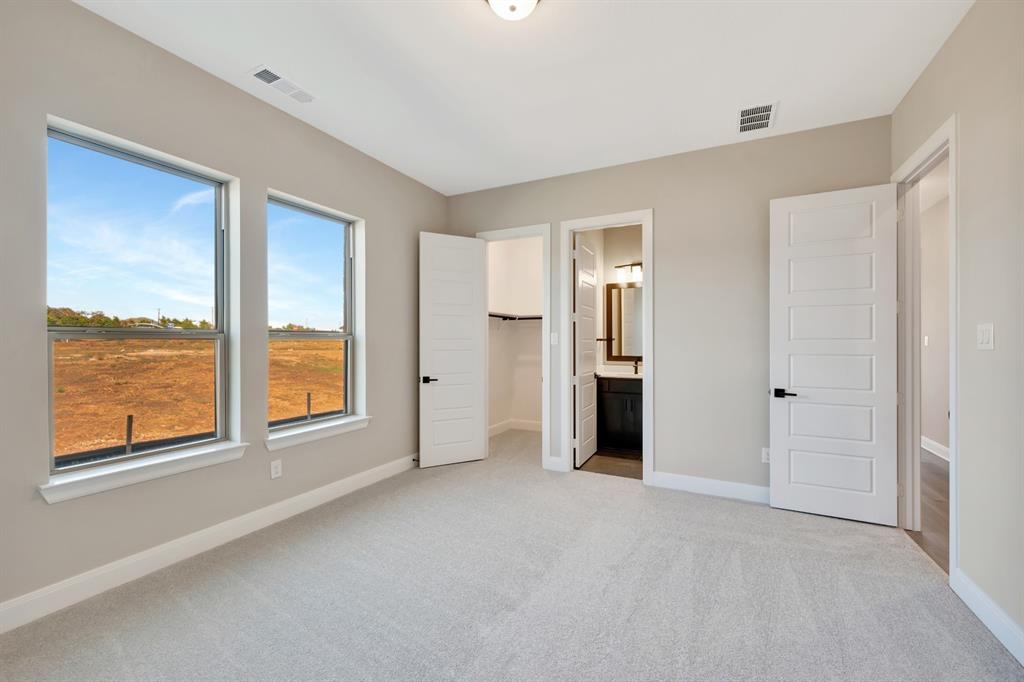 2258 Village Trail Property Photo 18