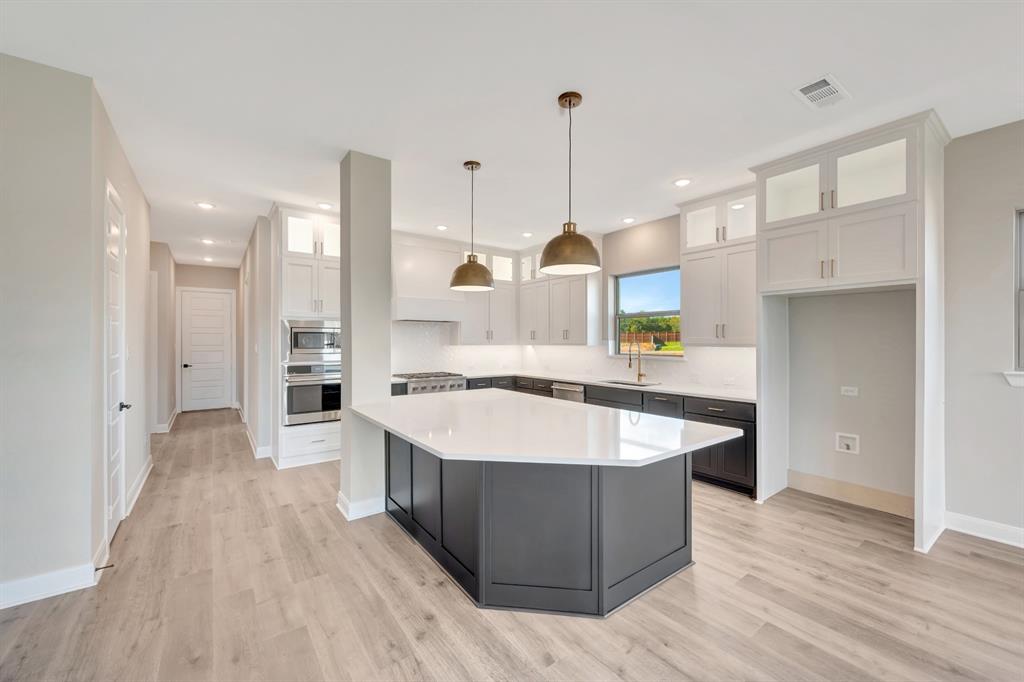 2258 Village Trail Property Photo 24