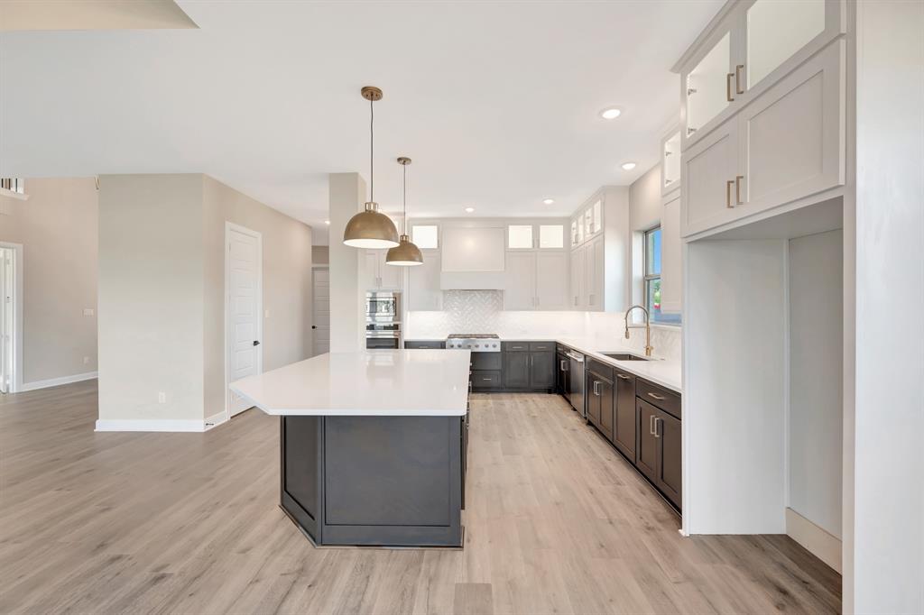 2258 Village Trail Property Photo 25