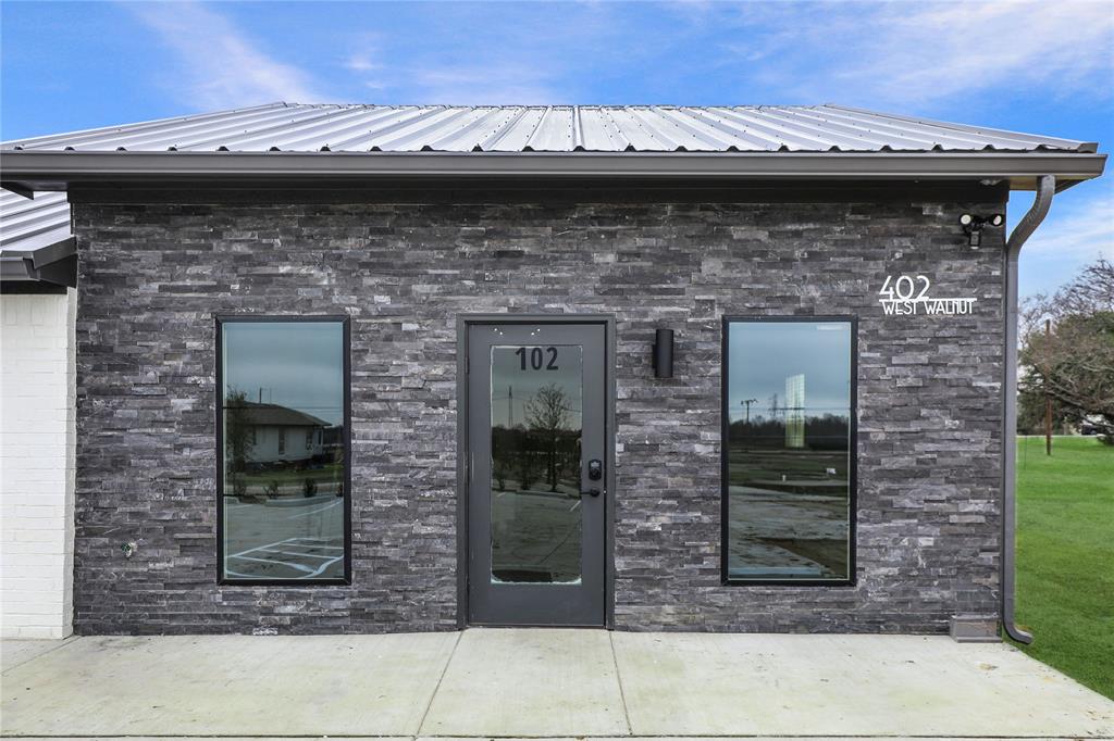 402 W Walnut Street Property Photo