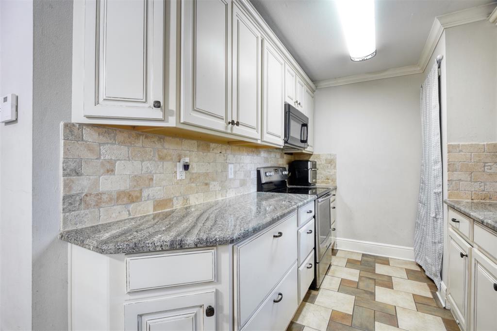 919 Elmwood Drive Property Photo 11