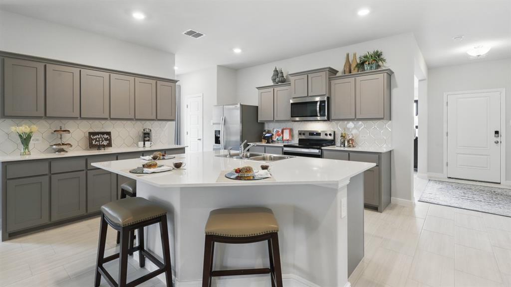 1009 Traction Trail Property Photo 2