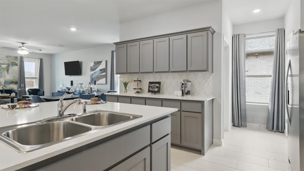 1009 Traction Trail Property Photo 4