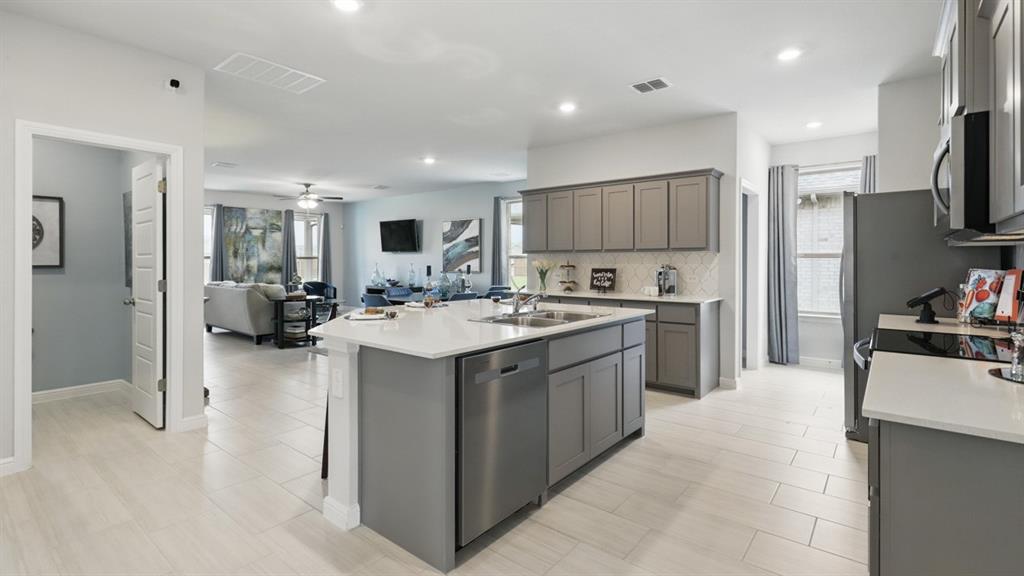 1009 Traction Trail Property Photo 7