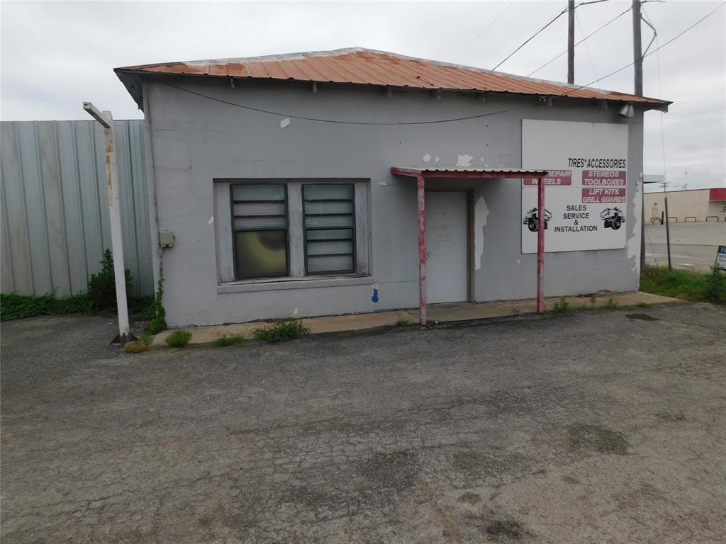 1417 N Neches Street Property Photo 1