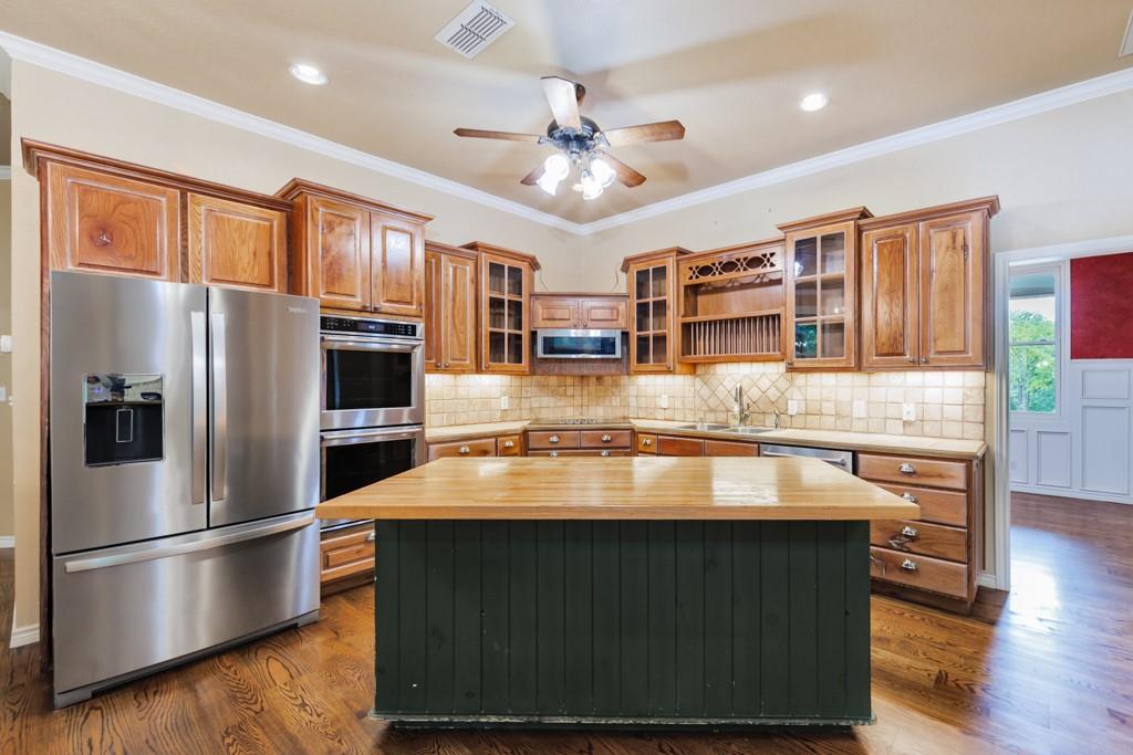 215 Private Road 2394 Property Photo 10