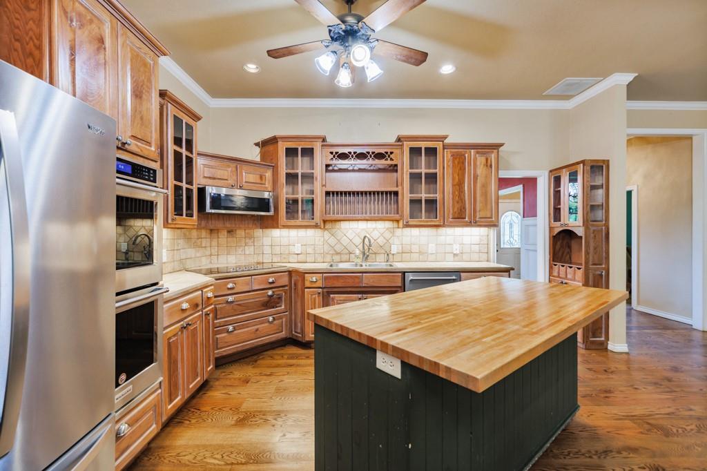 215 Private Road 2394 Property Photo 15