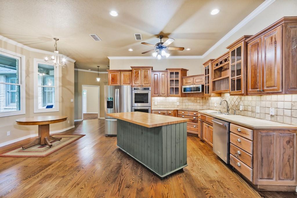 215 Private Road 2394 Property Photo 16