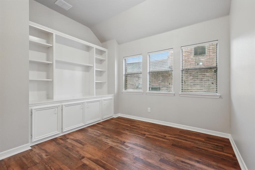14900 Riverside Drive Property Photo 9