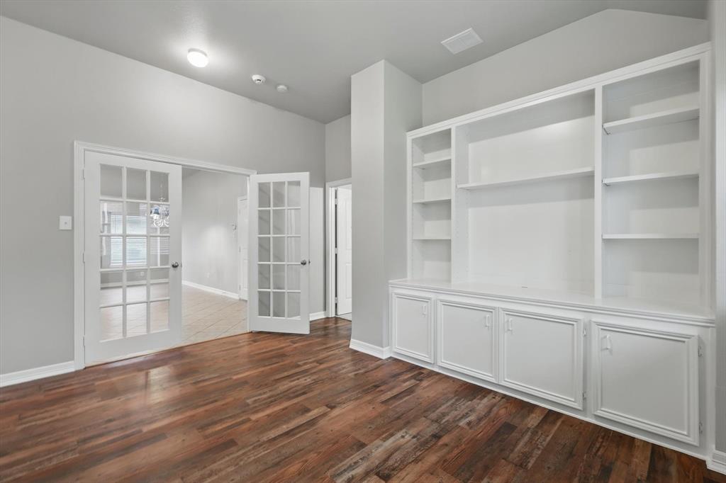 14900 Riverside Drive Property Photo 10