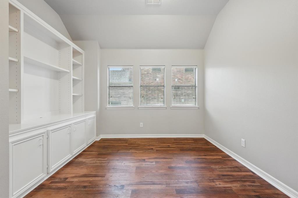 14900 Riverside Drive Property Photo 11
