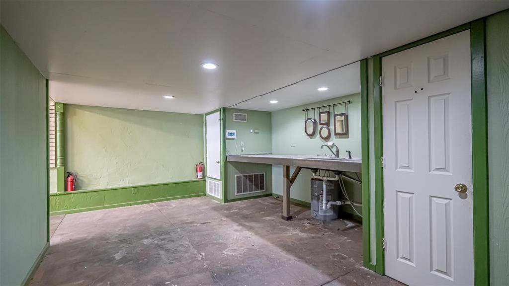 115 E Blackjack Street Property Photo 16