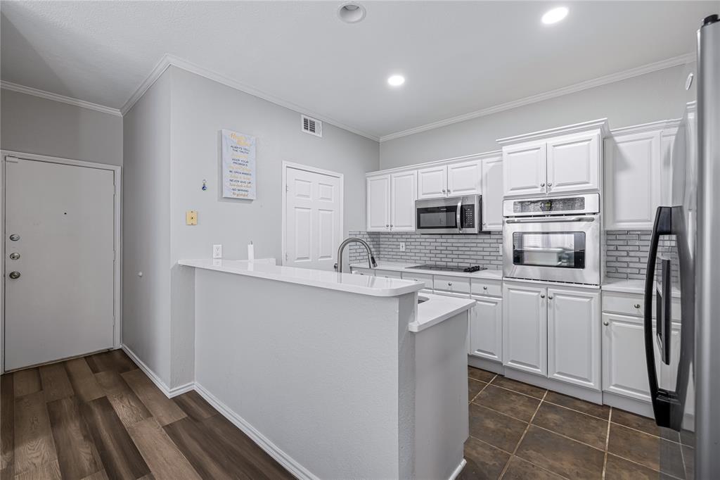6011 Barrington Court Property Photo