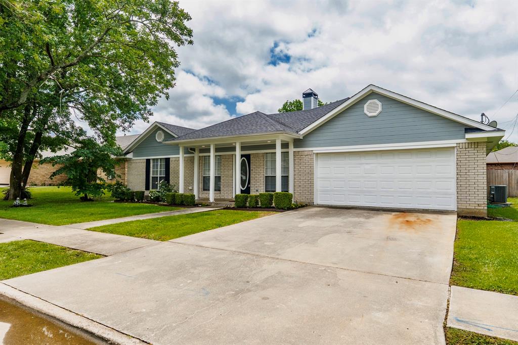 1881 Woodbridge Drive Property Photo 1