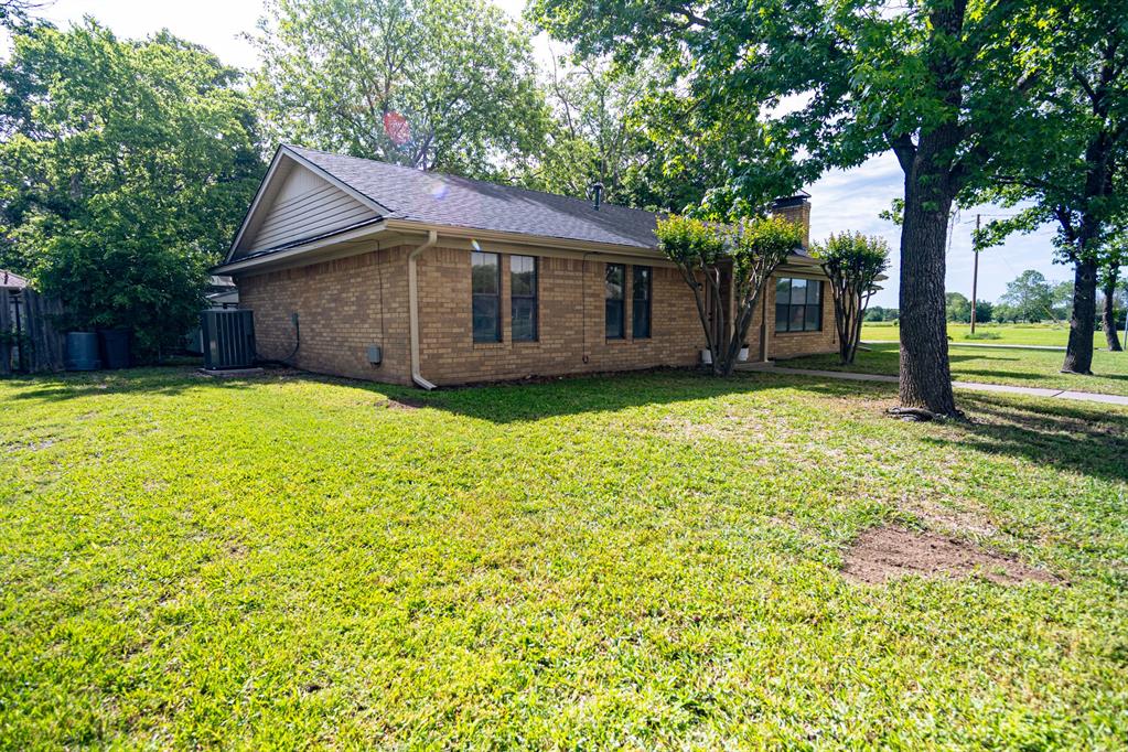 2100 Albert Broadfoot Property Photo 1