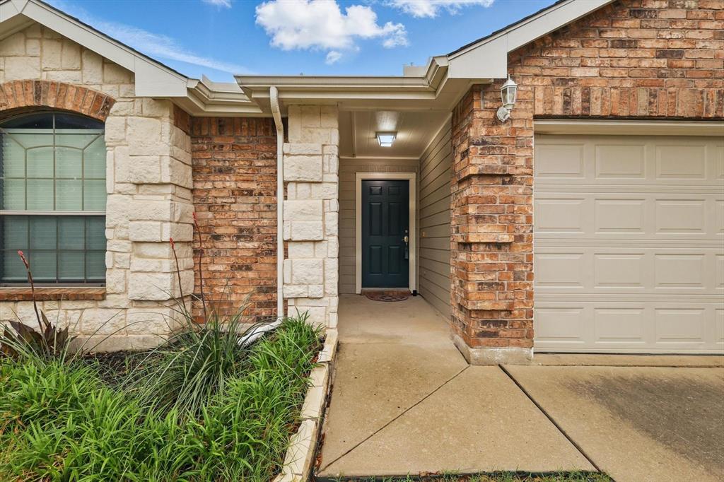 4528 Sleepy Meadows Drive Property Photo 2