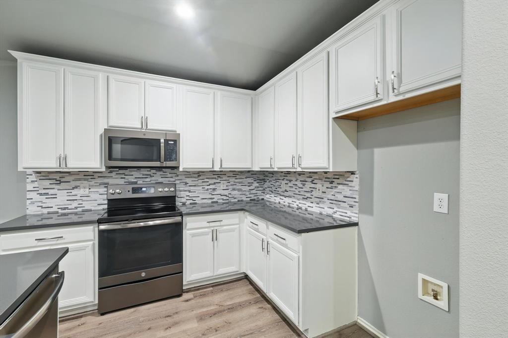 4528 Sleepy Meadows Drive Property Photo 12