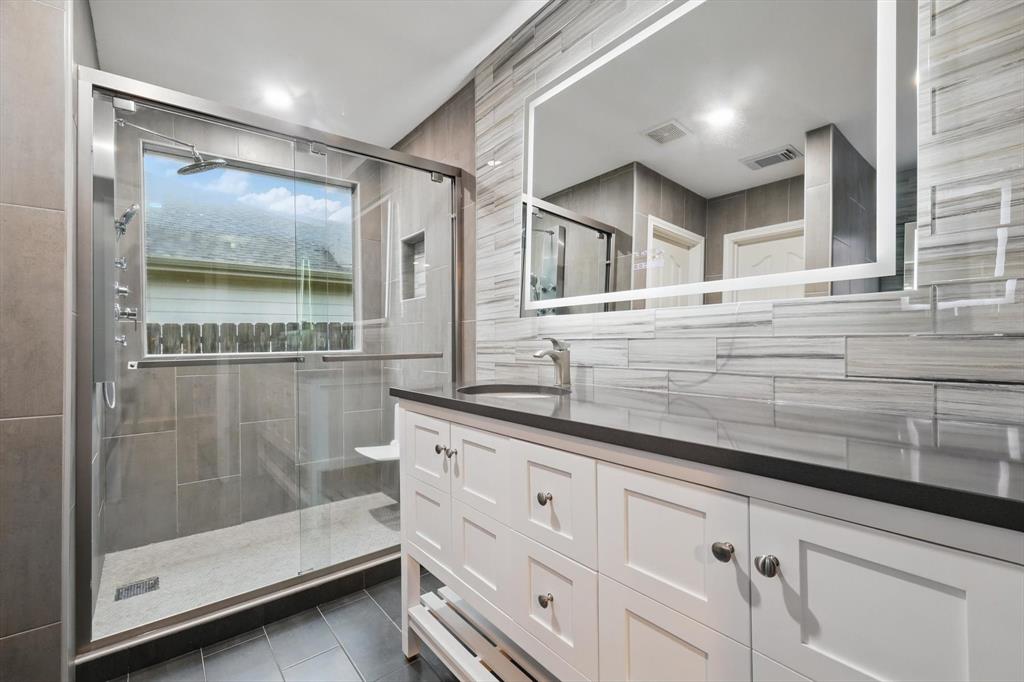 4528 Sleepy Meadows Drive Property Photo 18