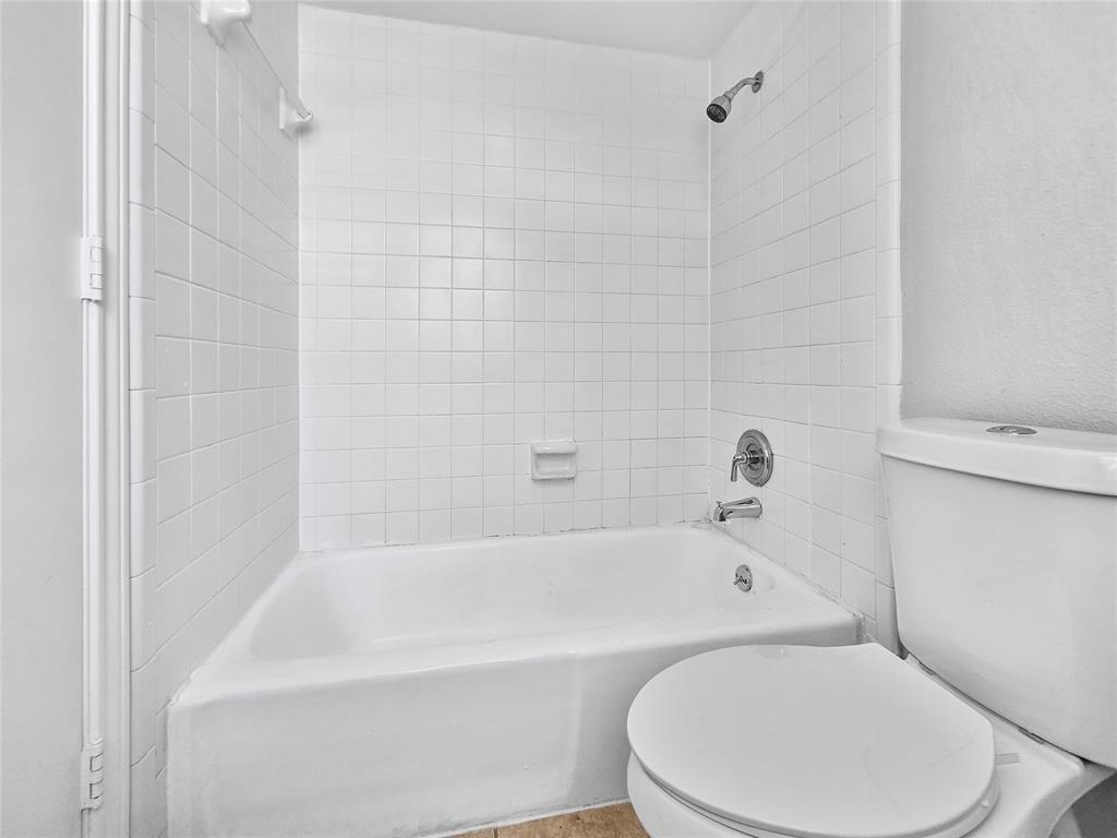 2404 Dalgreen Drive Property Photo 2