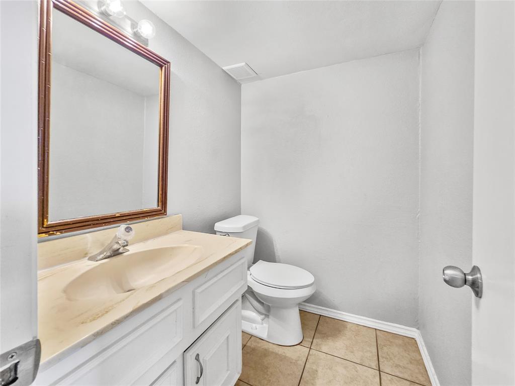 2404 Dalgreen Drive Property Photo 3