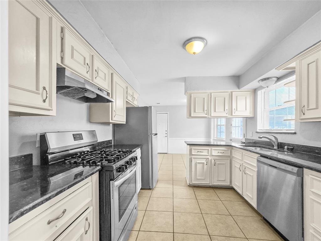 2404 Dalgreen Drive Property Photo 4