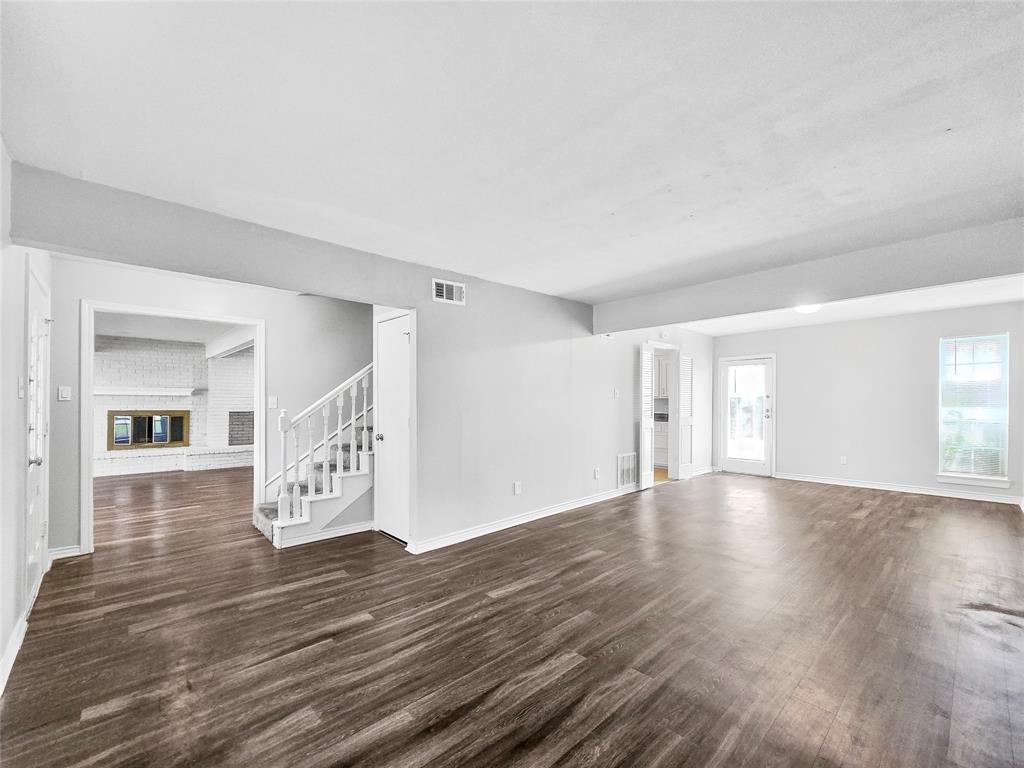 2404 Dalgreen Drive Property Photo 12