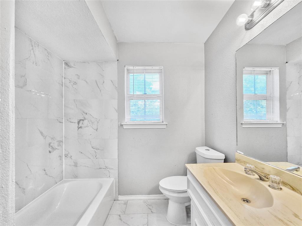 2404 Dalgreen Drive Property Photo 13