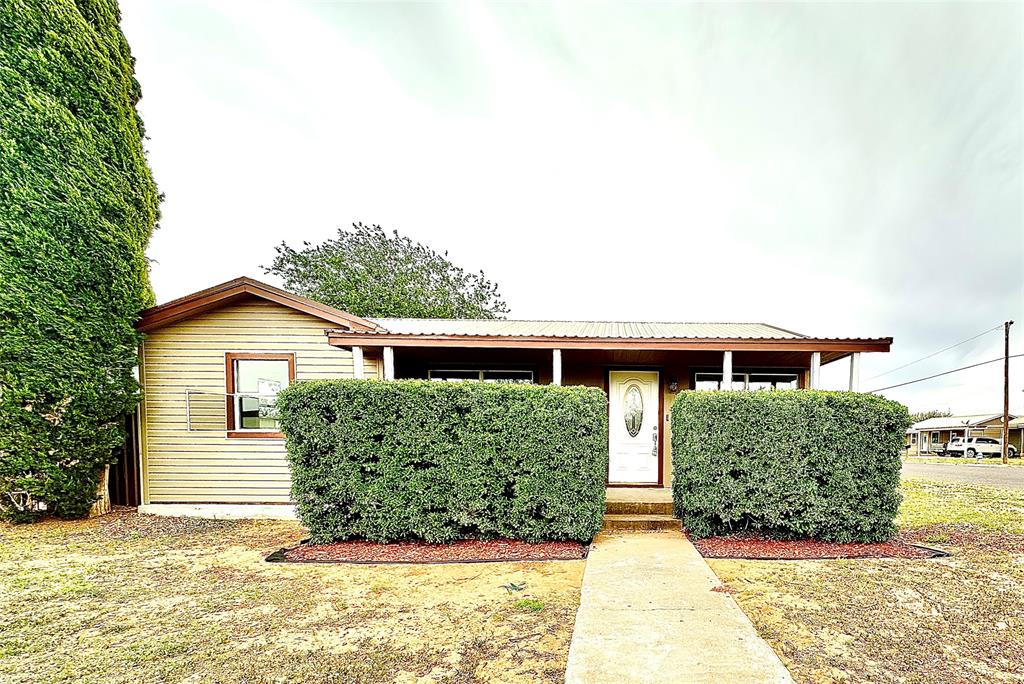 711 Avenue I Property Photo