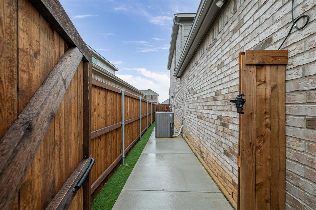 10125 Autumn Leaves Lane Property Photo 7