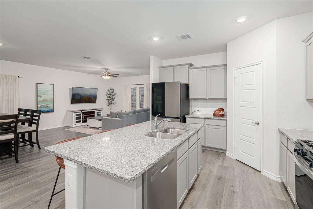 10125 Autumn Leaves Lane Property Photo 12