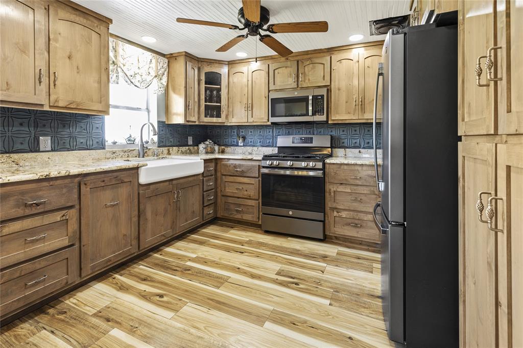 725 County Road 520 Property Photo 17