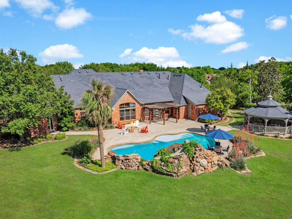 901 Saint James Drive Property Photo