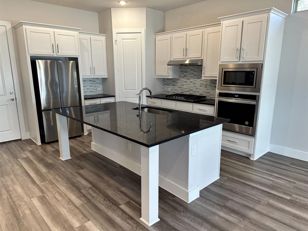 8105 Radnor Road Property Photo