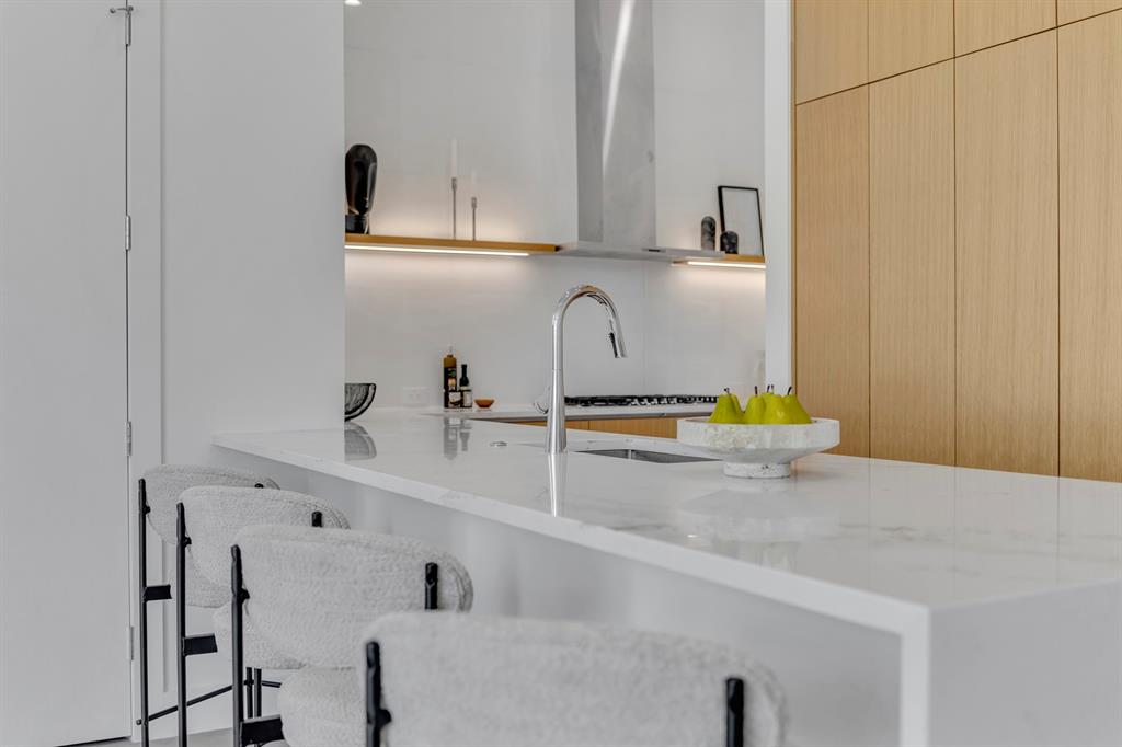 610 N Oak Cliff Boulevard Property Photo 1