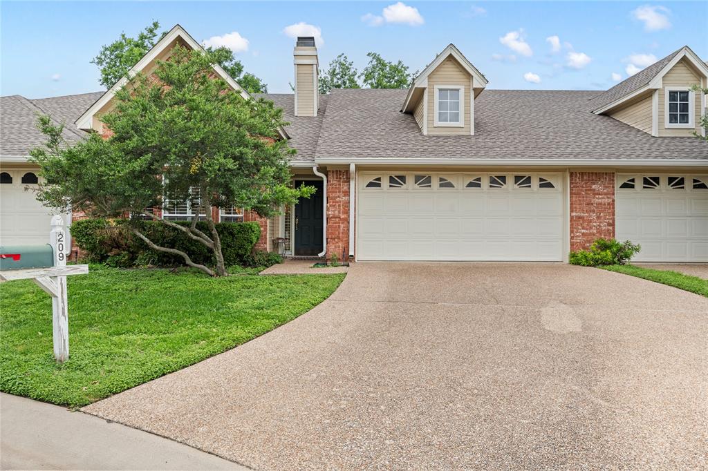 209 Village Circle Property Photo 1