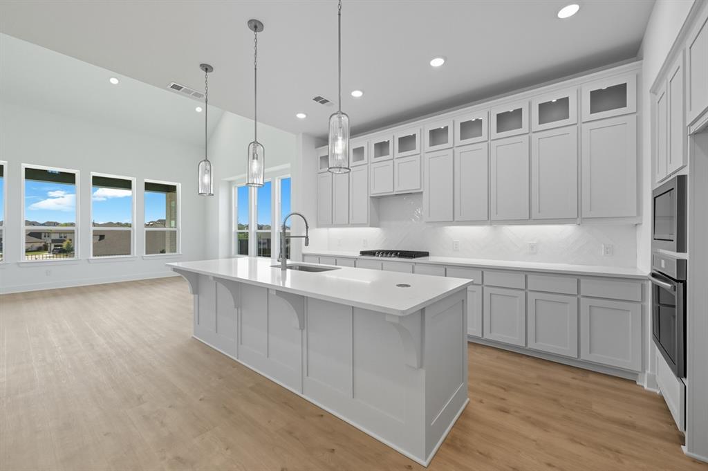 2210 Desmond Drive Property Photo 2