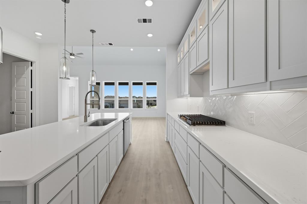 2210 Desmond Drive Property Photo 6