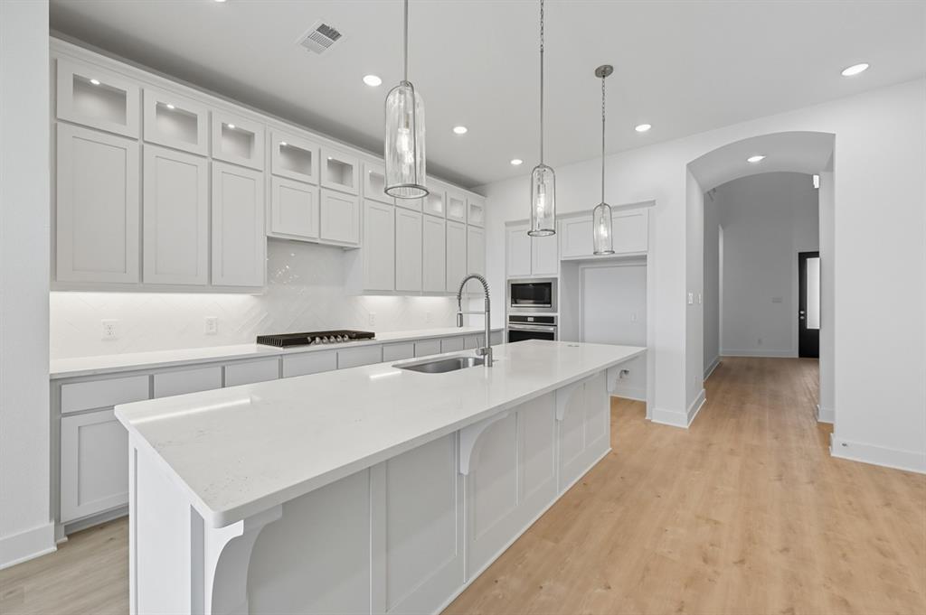 2210 Desmond Drive Property Photo 7