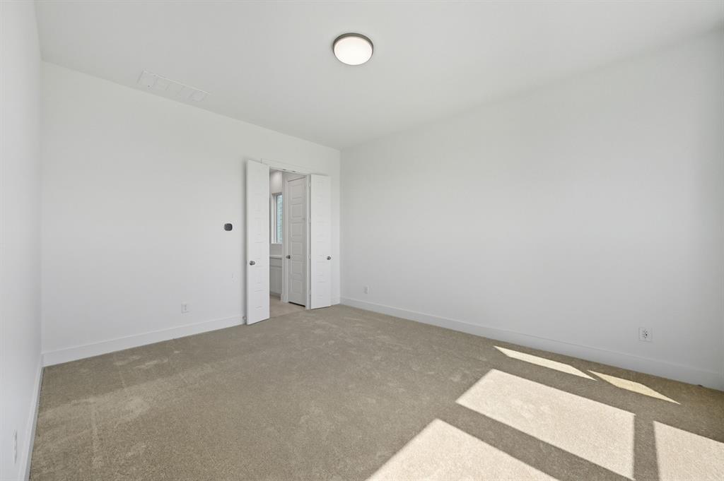 2210 Desmond Drive Property Photo 10