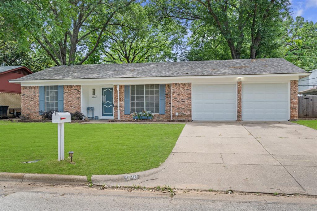 1710 Windsor Drive Property Photo 1