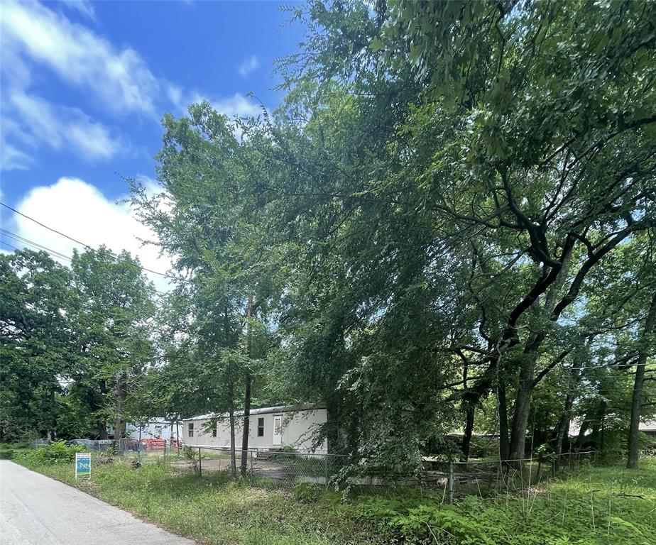 615 Kingsway Property Photo