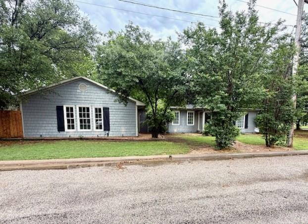 202 N Sanders Street Property Photo