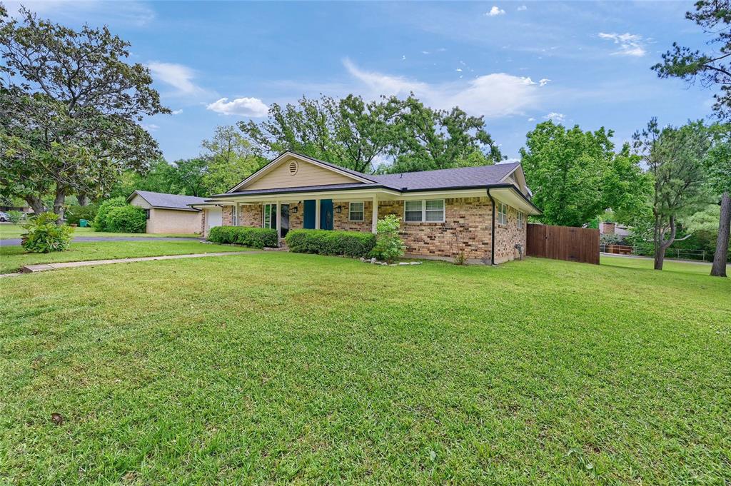 2805 Windsor Drive Property Photo 1