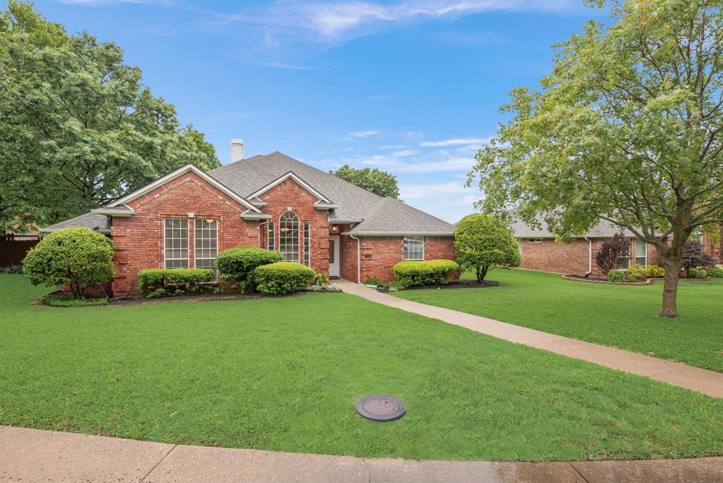 907 Sunpoint Circle Property Photo 1