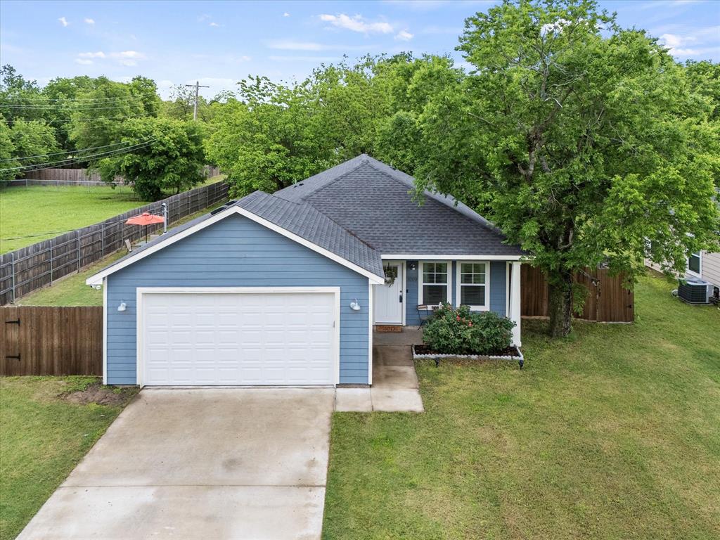 3019 College Street Property Photo 1
