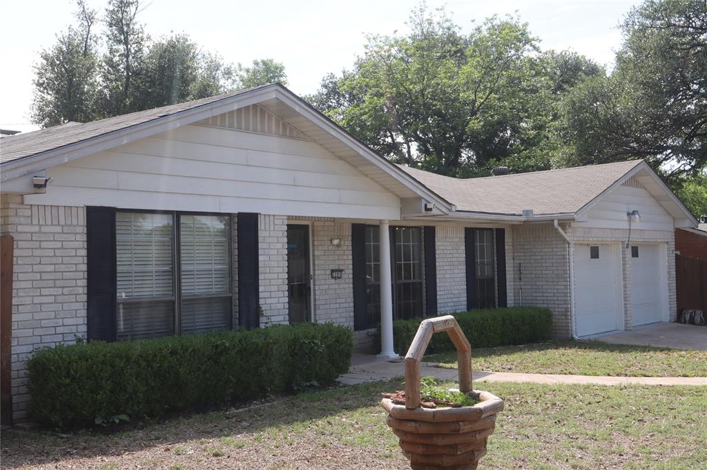 3205 Pin Oak Drive Property Photo 1