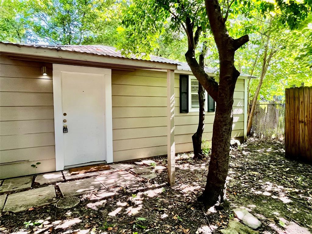 904 1/2 Denton Street Property Photo 1