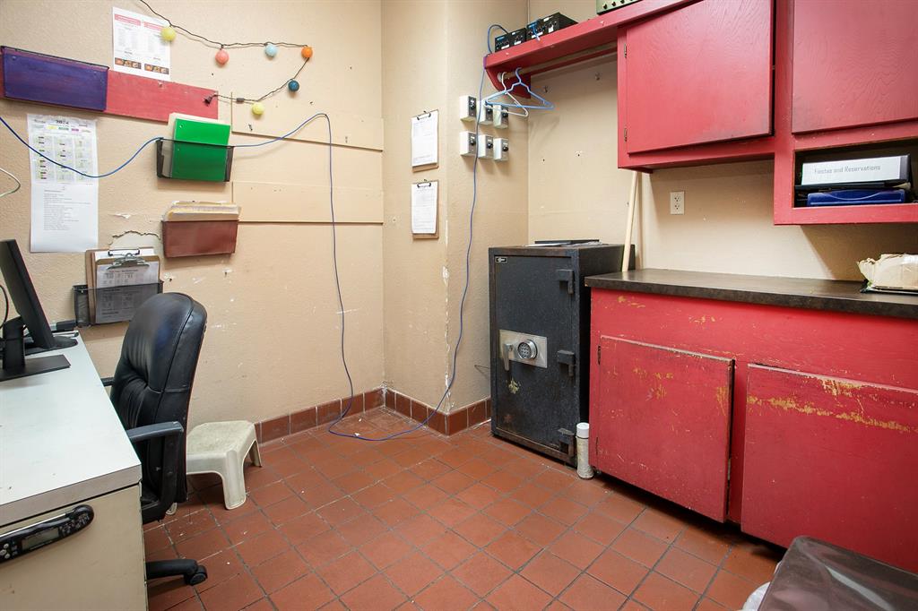 3040 W Gentry Parkway Property Photo 29